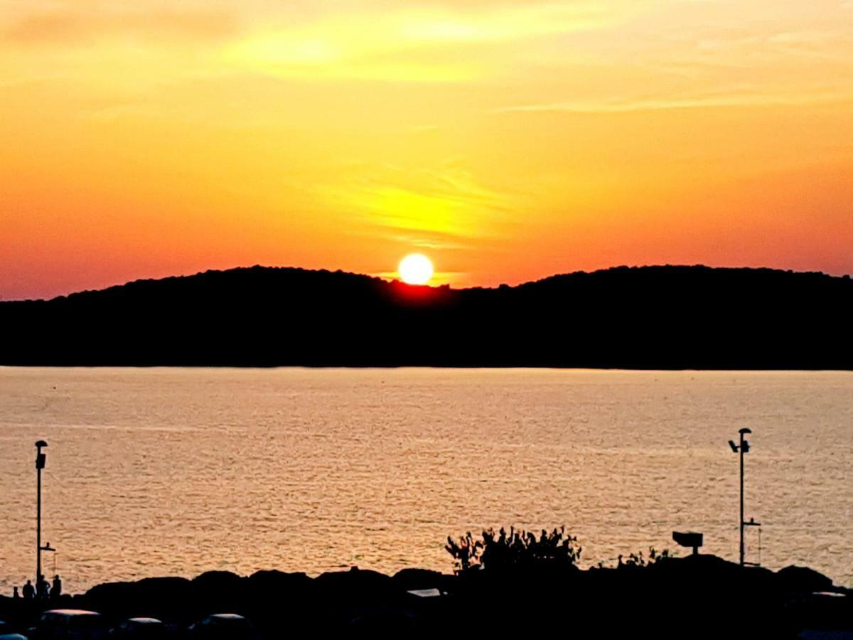App Obrovac In The Centre - With Amazing Sea View! Pula Exterior foto